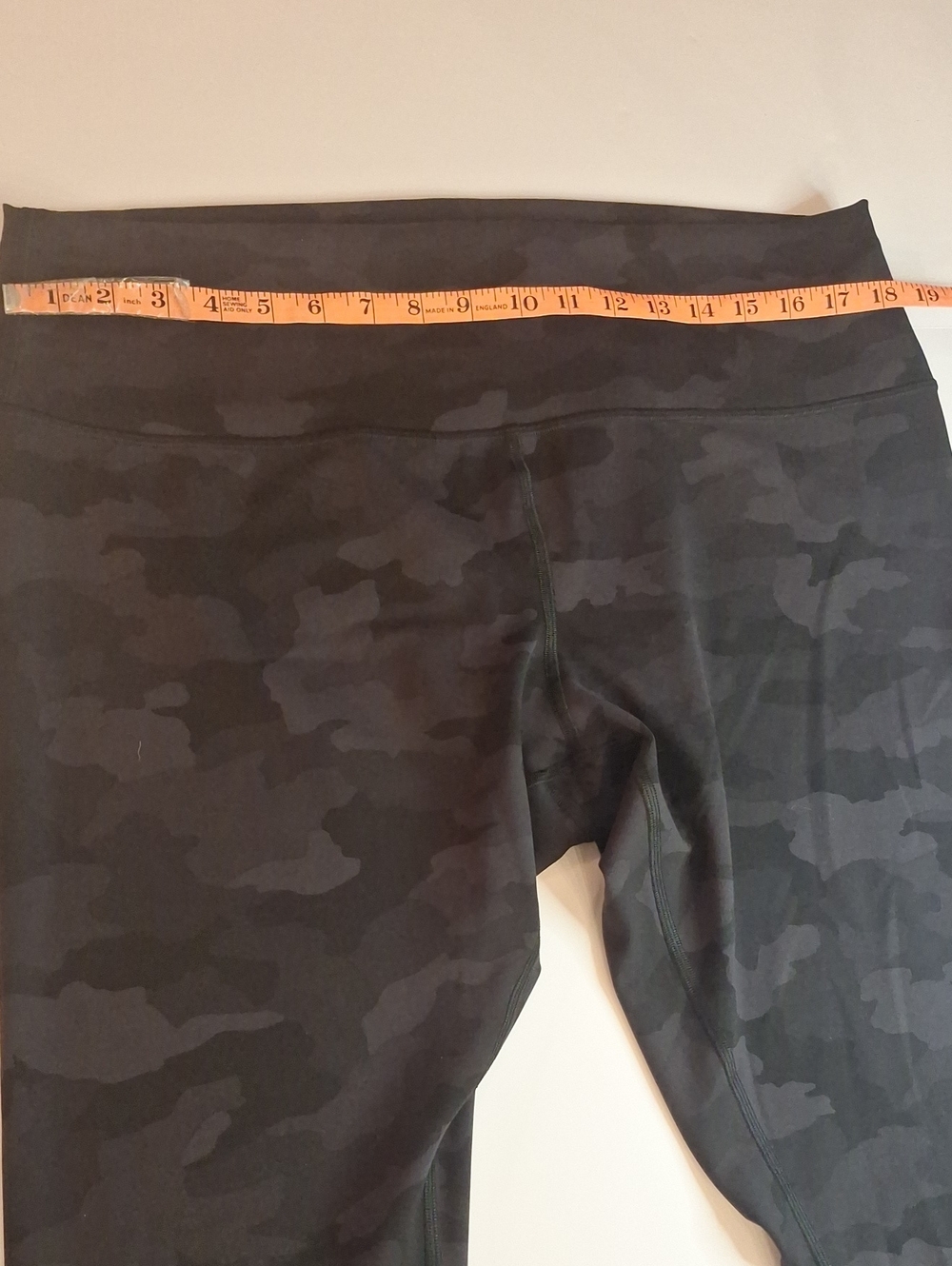 #967 Lululemon Camo leggings size 20 - Picture 2 of 7
